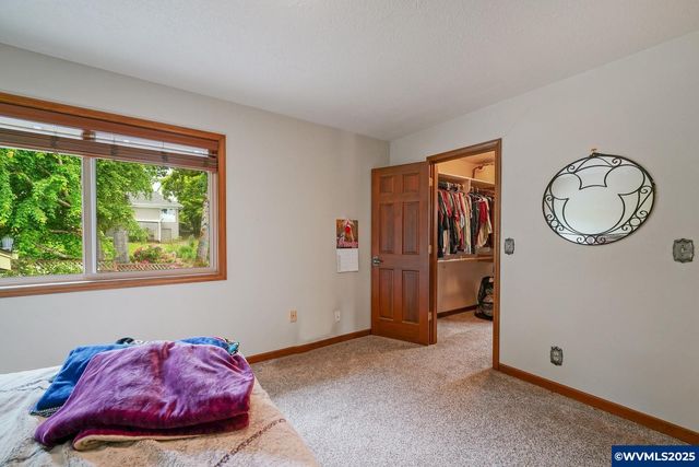 3586 Cherokee Dr S, Salem, OR 97302