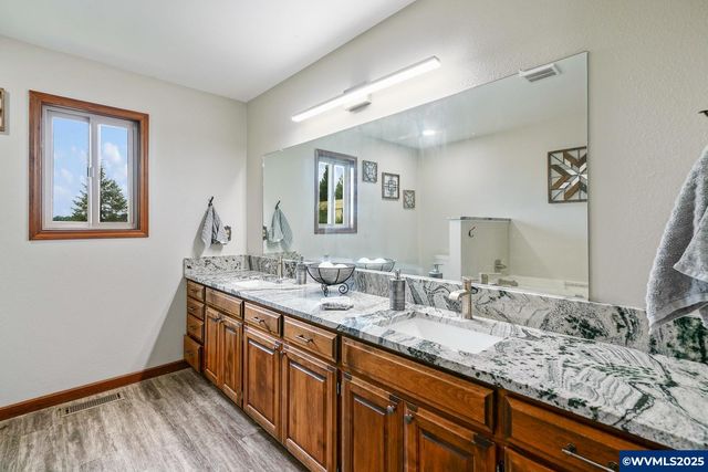 3586 Cherokee Dr S, Salem, OR 97302