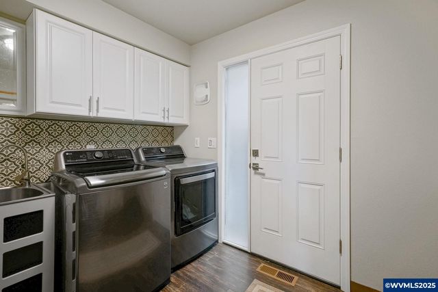 3586 Cherokee Dr S, Salem, OR 97302