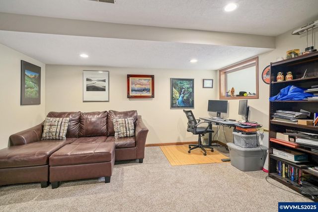 3586 Cherokee Dr S, Salem, OR 97302