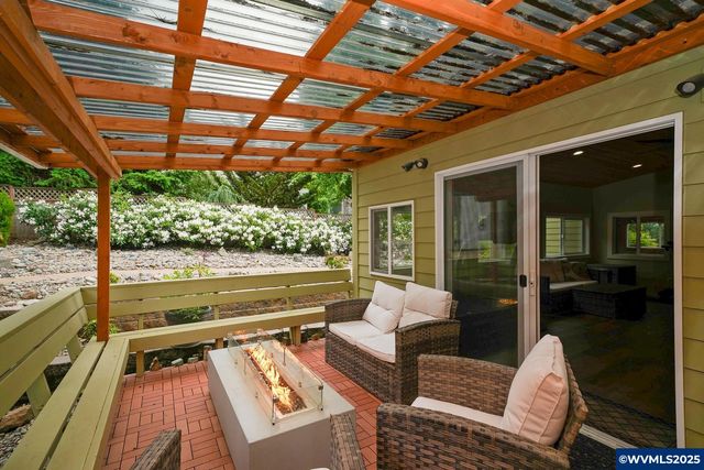 3586 Cherokee Dr S, Salem, OR 97302