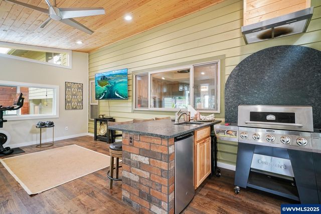 3586 Cherokee Dr S, Salem, OR 97302