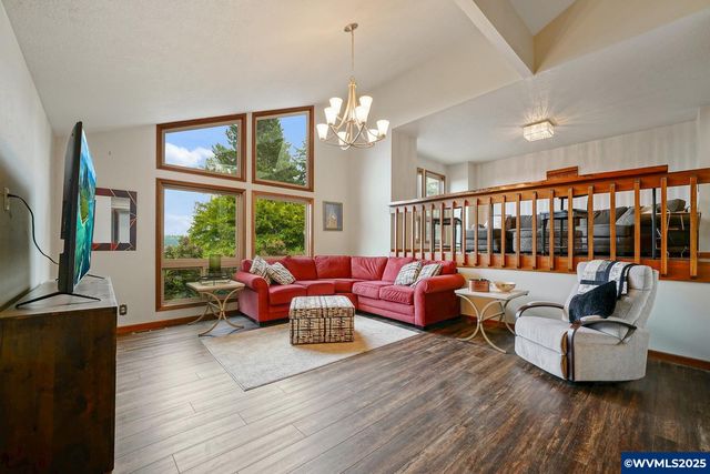 3586 Cherokee Dr S, Salem, OR 97302