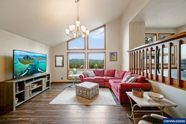 3586 Cherokee Dr S, Salem, OR 97302