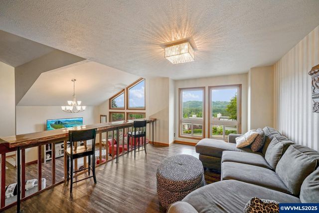 3586 Cherokee Dr S, Salem, OR 97302