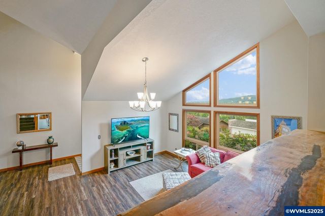 3586 Cherokee Dr S, Salem, OR 97302