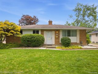 36222 Woodingham Street, Clinton Charter Township, MI 48035