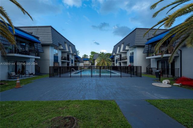 8003 W 6th Ave M, Hialeah, FL 33014