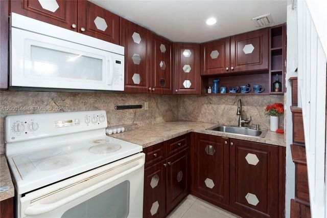 8003 W 6th Ave M, Hialeah, FL 33014