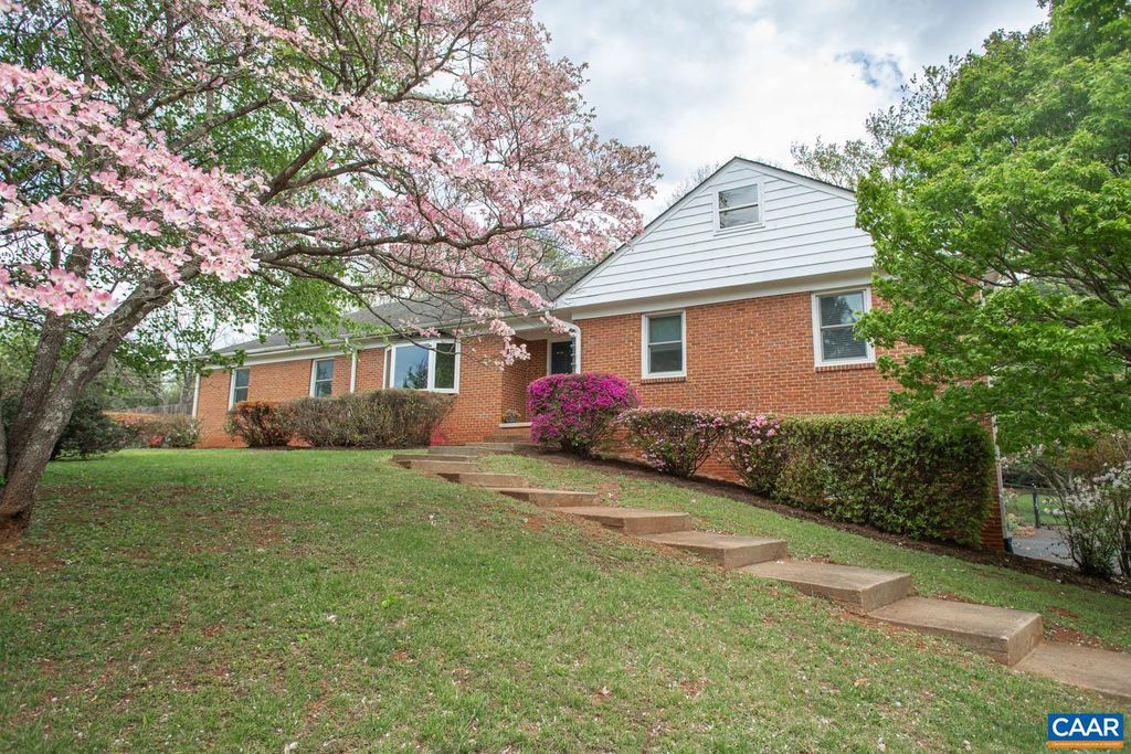 2750 MERIWETHER DR, Charlottesville, VA 22901