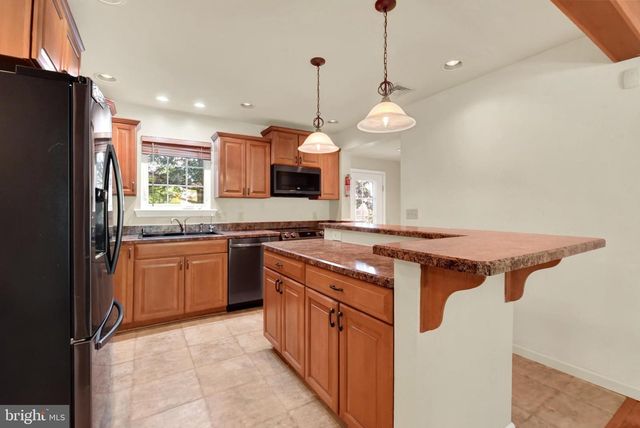 2009 DEER PATH RD, Harrisburg, PA 17110