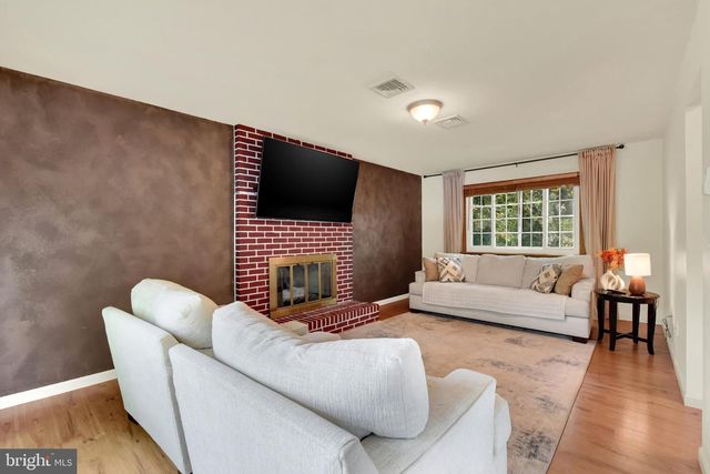 2009 DEER PATH RD, Harrisburg, PA 17110