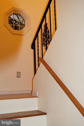 2009 DEER PATH RD, Harrisburg, PA 17110