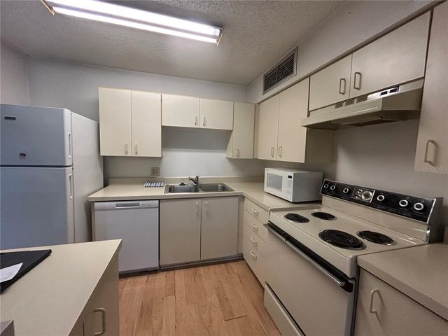 380 LAKEPOINTE DRIVE 202, Altamonte Springs, FL 32701