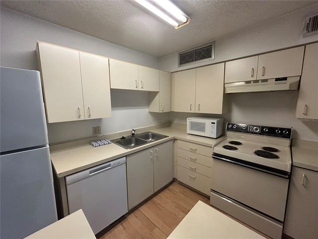 380 LAKEPOINTE DRIVE 202, Altamonte Springs, FL 32701