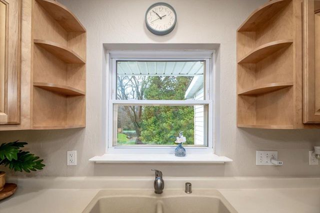 18706 Easy St, Penn Valley, CA 95946