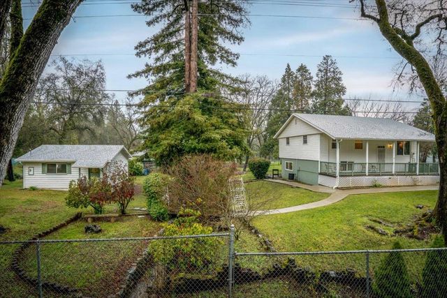 18706 Easy St, Penn Valley, CA 95946