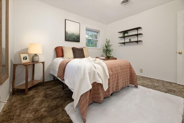 18706 Easy St, Penn Valley, CA 95946