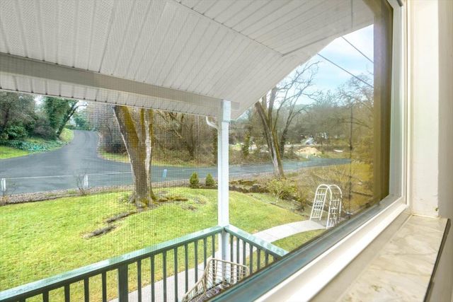 18706 Easy St, Penn Valley, CA 95946