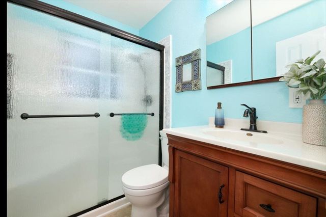 18706 Easy St, Penn Valley, CA 95946