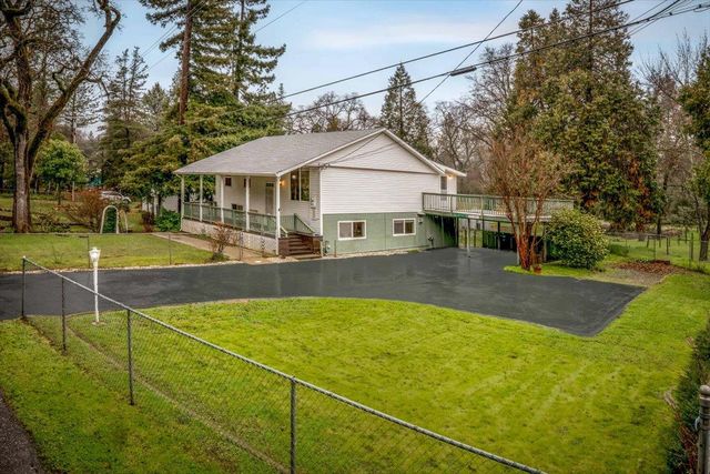 18706 Easy St, Penn Valley, CA 95946