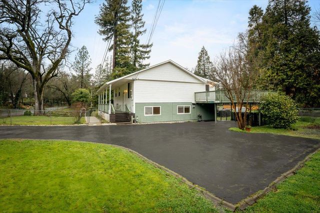 18706 Easy St, Penn Valley, CA 95946