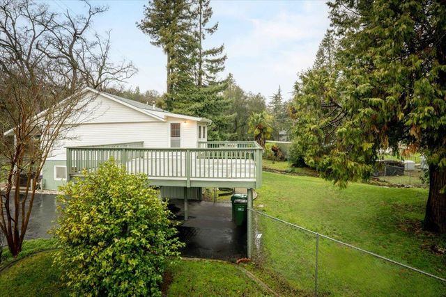 18706 Easy St, Penn Valley, CA 95946