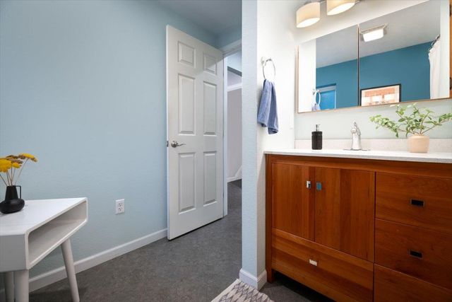 18706 Easy St, Penn Valley, CA 95946