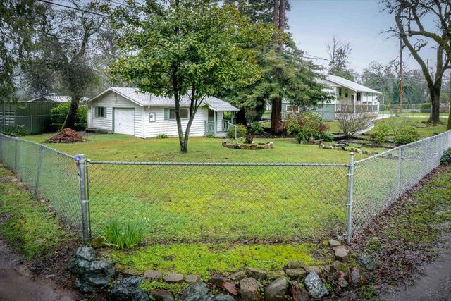 18706 Easy St, Penn Valley, CA 95946