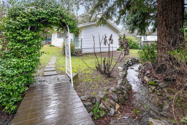 18706 Easy St, Penn Valley, CA 95946