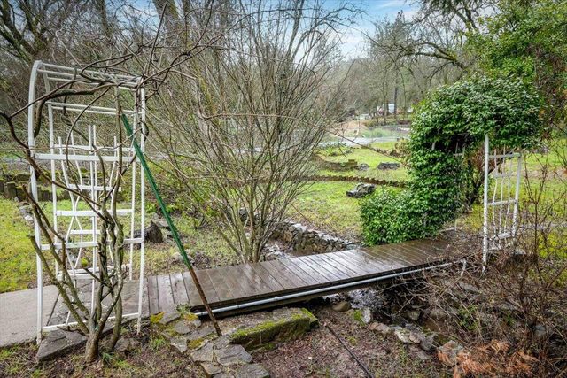 18706 Easy St, Penn Valley, CA 95946