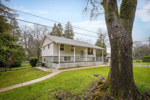 18706 Easy St, Penn Valley, CA 95946