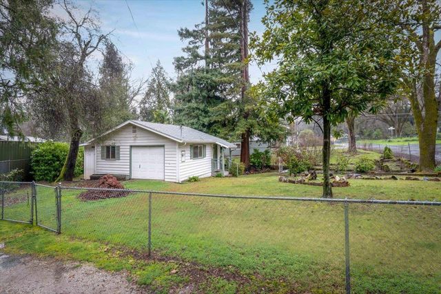 18706 Easy St, Penn Valley, CA 95946