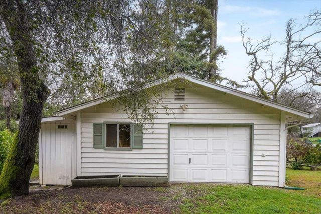 18706 Easy St, Penn Valley, CA 95946