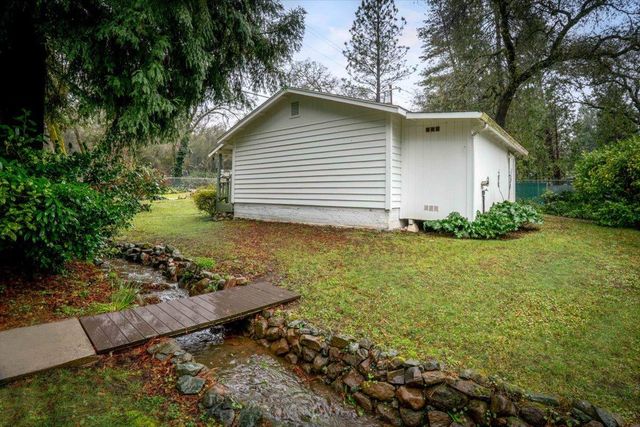 18706 Easy St, Penn Valley, CA 95946