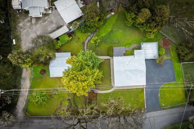 18706 Easy St, Penn Valley, CA 95946