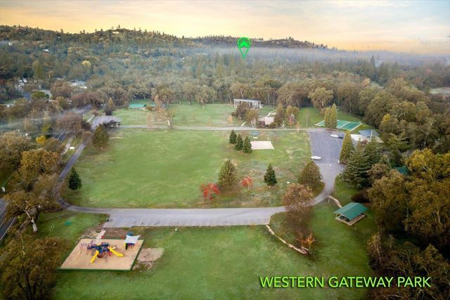 18706 Easy St, Penn Valley, CA 95946