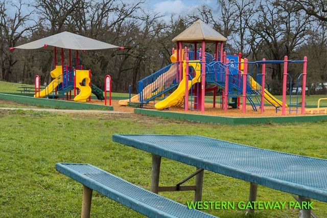 18706 Easy St, Penn Valley, CA 95946