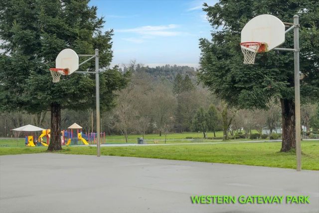 18706 Easy St, Penn Valley, CA 95946