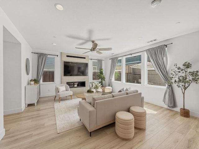 282 Wharf Terrace, Marina, CA 93933