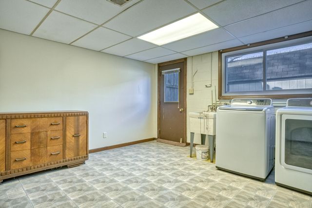 748 Wellington Drive, Dyer, IN 46311