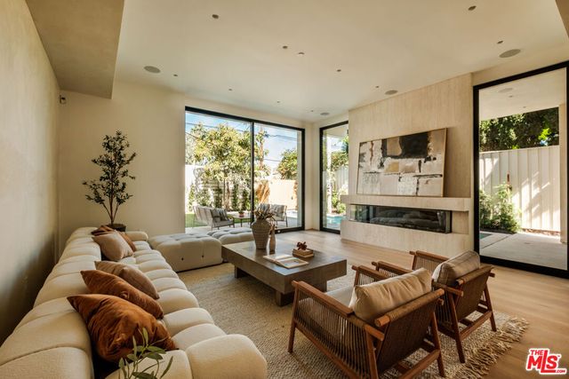 2214 Glyndon Avenue, Venice, CA 90291