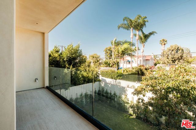 2214 Glyndon Avenue, Venice, CA 90291