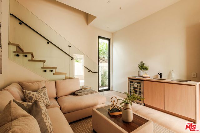 2214 Glyndon Avenue, Venice, CA 90291
