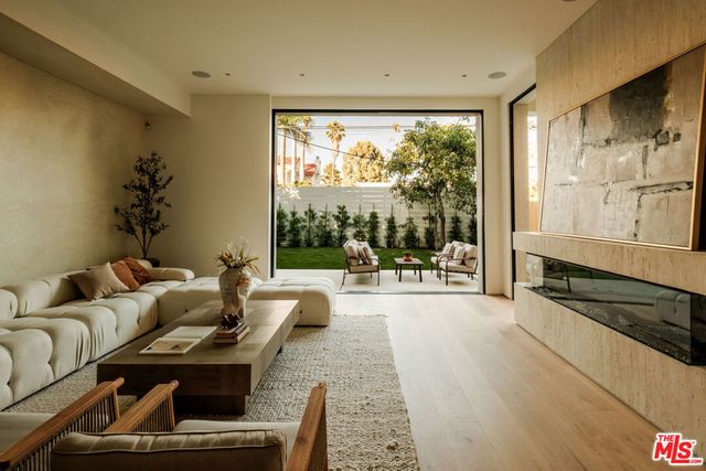 2214 Glyndon Avenue, Venice, CA 90291