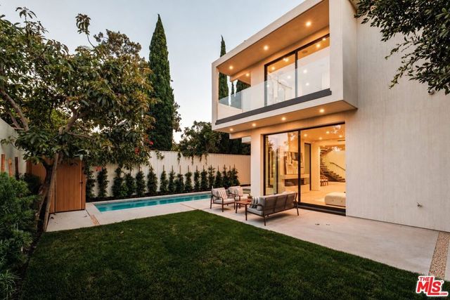 2214 Glyndon Avenue, Venice, CA 90291