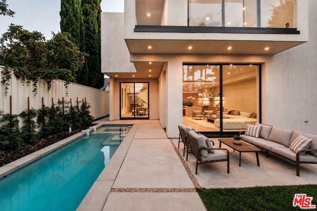 2214 Glyndon Avenue, Venice, CA 90291