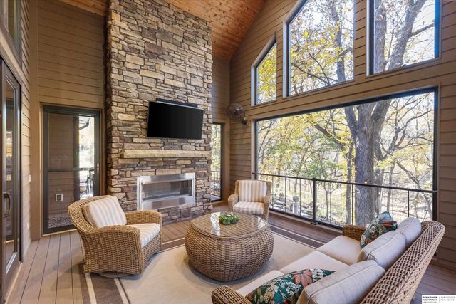 5702 S 238th Street, Elkhorn, NE 68022