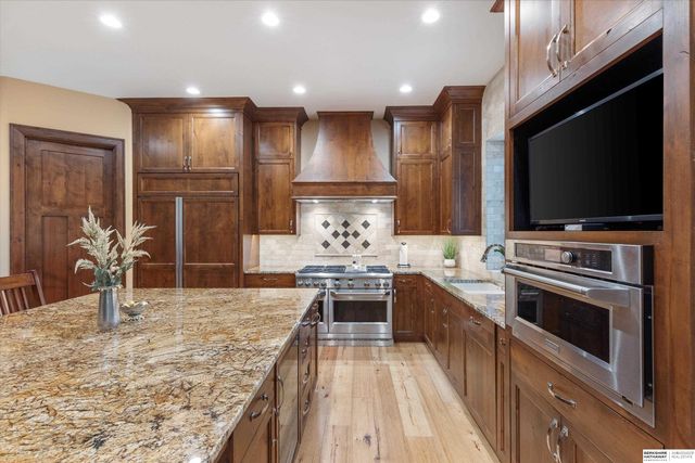 5702 S 238th Street, Elkhorn, NE 68022