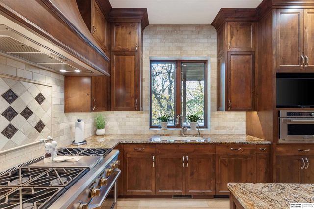 5702 S 238th Street, Elkhorn, NE 68022